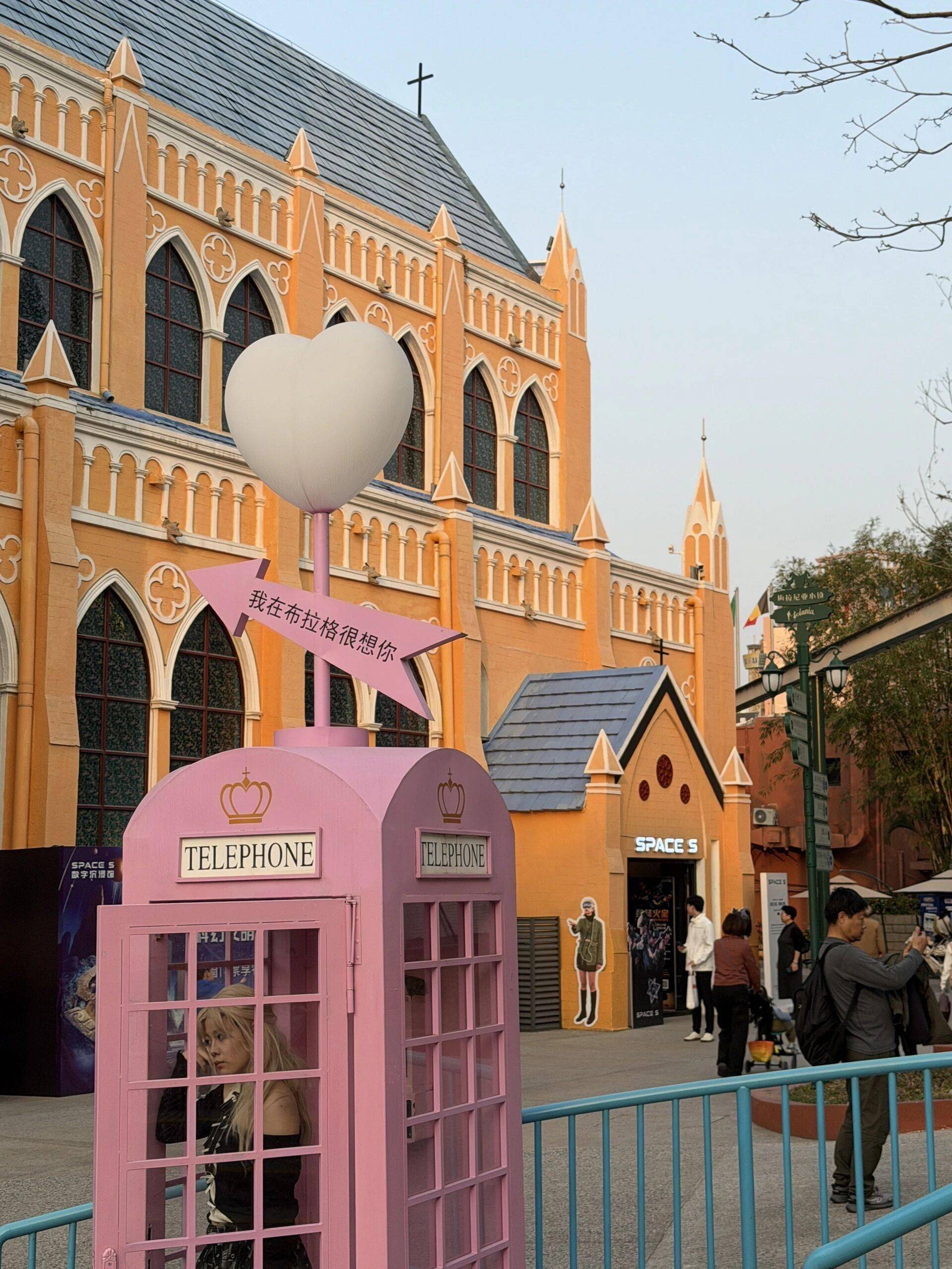 世界杯规则-深圳梅拉尼亚小镇：都市里的欧陆童话秘境